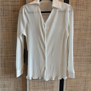 Elegant White Ribbed Women's Top